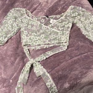 Windsdor Flowery Sleeve Crop Top